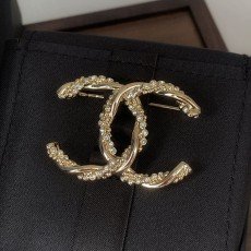 Chanel 샤넬 23k 트위스트 로고 브로치