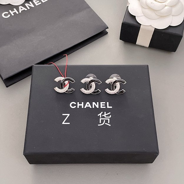 샤넬 블랙에나멜&큐빅 더블 c 이어링