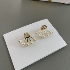 디올 부채꼴 진주 귀걸이