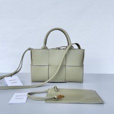 보테가 베네타 아르코 토트 백 25cm