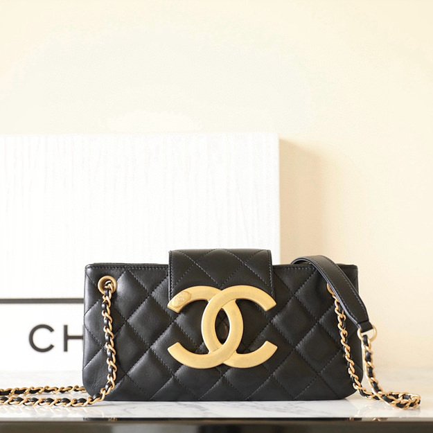 샤넬 24C 빅CC로고 바게트 백 AS4611