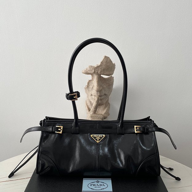 프라다 블랙 나파 가죽 미디엄 핸드백 32cm 1BA426