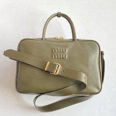 미우미우 엠보로고 볼링백