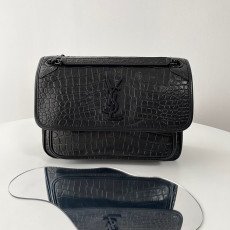 생 로랑 니키백 미듐 633150