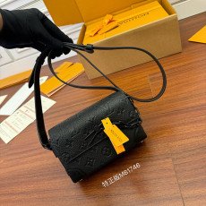 루이비통 스티머 웨어러블 월릿 M81746