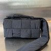 보테가 베네타 패디드 테크 카세트 백 30cm