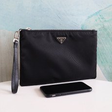 프라다 리나일론 클러치 백 2NH006