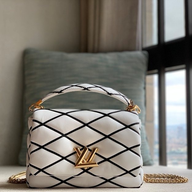 루이비통 GO-14 MM 백 M22890