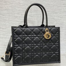 디올 북토트 미디엄 백 M1324OWHP