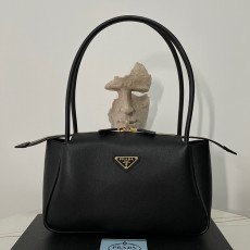 프라다 미디엄 가죽 숄더 백 1BA444