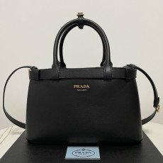 프라다 버클 스몰 가죽 핸드백 1BA418