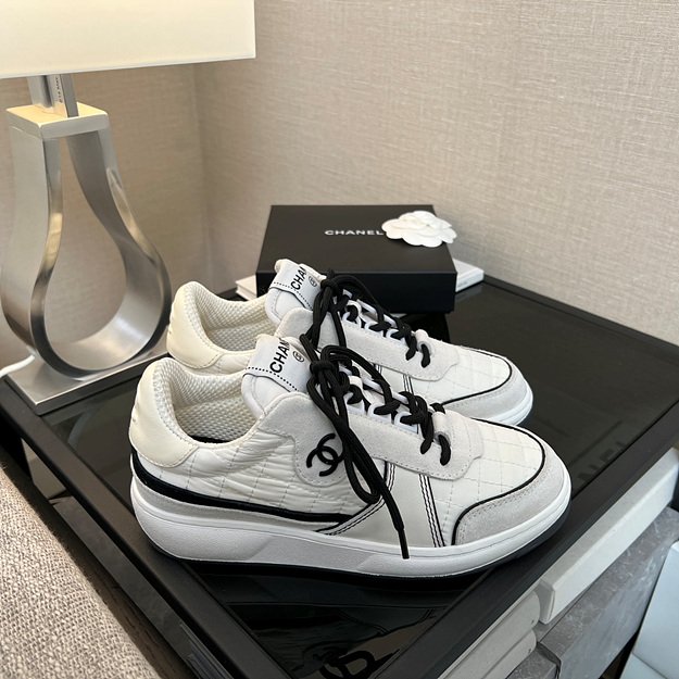 샤넬 퀼티드 CC 로고 스니커즈 여성용