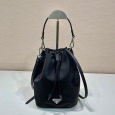 프라다 리나일론 버킷백 1BA038B