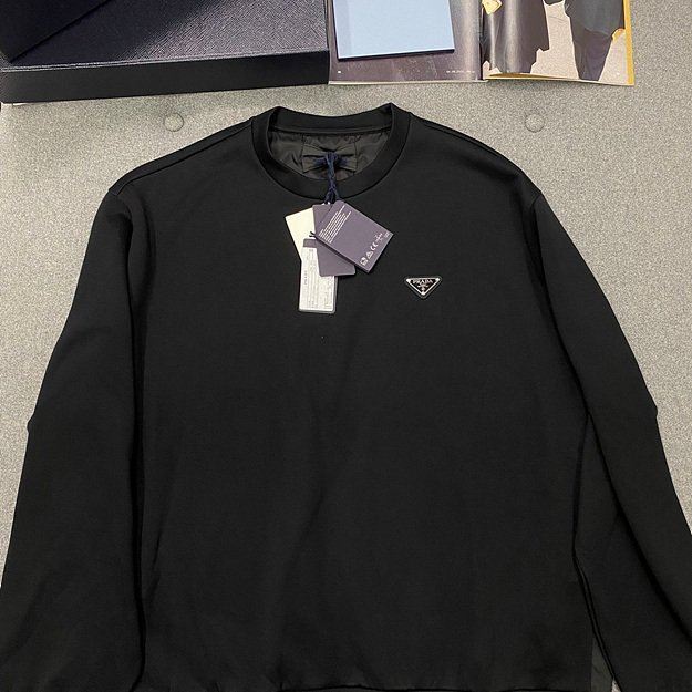 프라다 나일론 패치 면 맨투맨