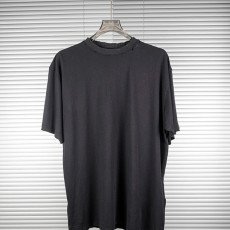 발렌시아가 뒷넥 자수 반팔티