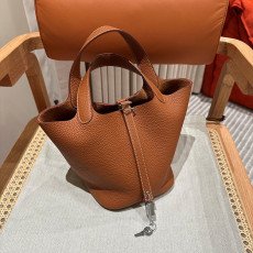 에르메스 끌레망스 피코탄 18cm
